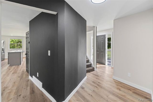 1460 W Silverbell Road, Lake Orion, MI 48359