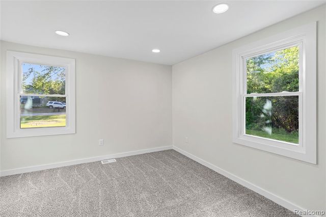 1460 W Silverbell Road, Lake Orion, MI 48359