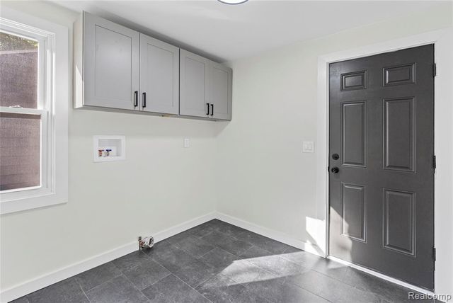 1460 W Silverbell Road, Lake Orion, MI 48359