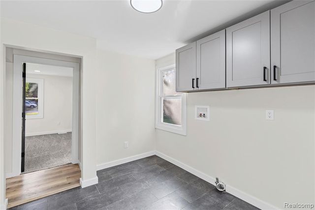 1460 W Silverbell Road, Lake Orion, MI 48359