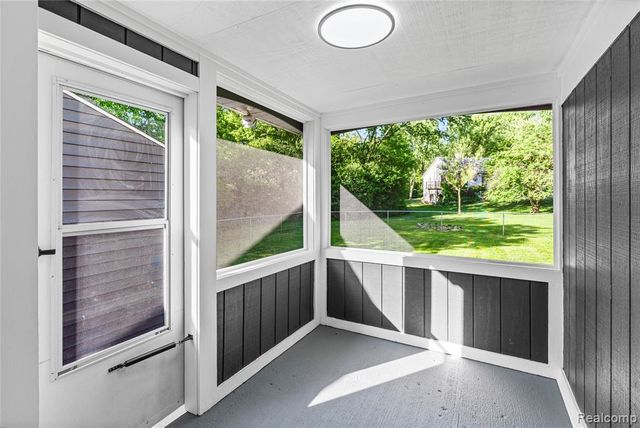 1460 W Silverbell Road, Lake Orion, MI 48359