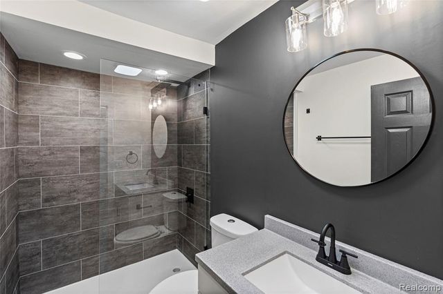 1460 W Silverbell Road, Lake Orion, MI 48359