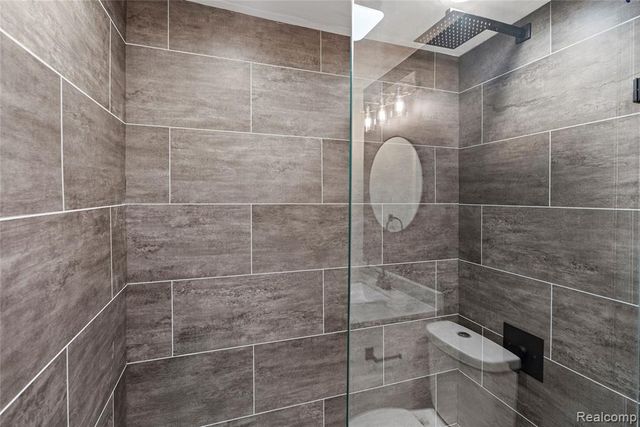 1460 W Silverbell Road, Lake Orion, MI 48359