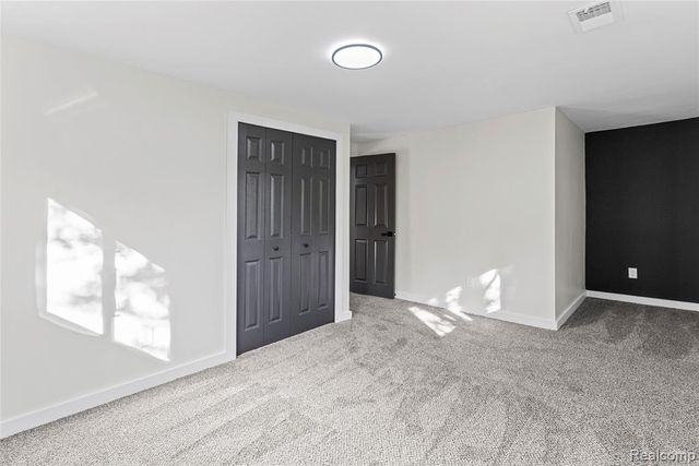 1460 W Silverbell Road, Lake Orion, MI 48359