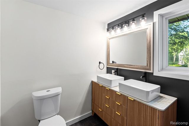 1460 W Silverbell Road, Lake Orion, MI 48359