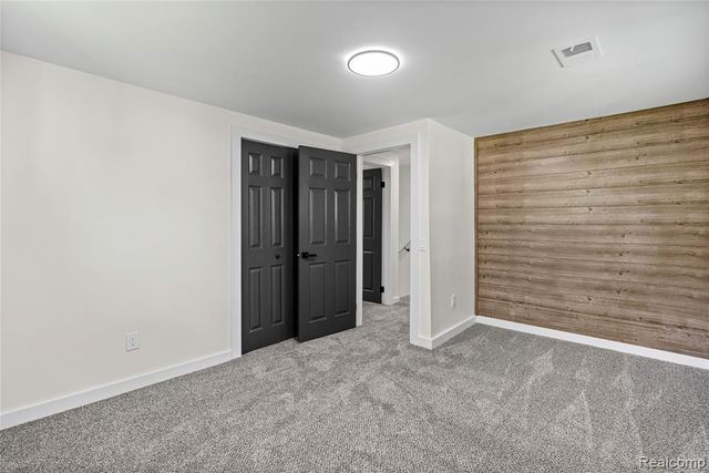 1460 W Silverbell Road, Lake Orion, MI 48359