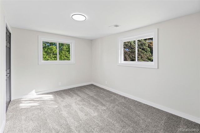 1460 W Silverbell Road, Lake Orion, MI 48359