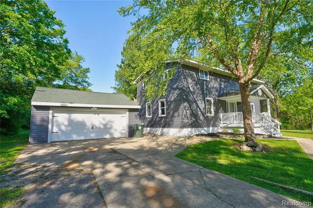 1460 W Silverbell Road, Lake Orion, MI 48359