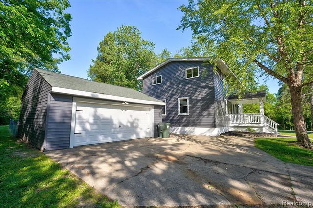 1460 W Silverbell Road, Lake Orion, MI 48359