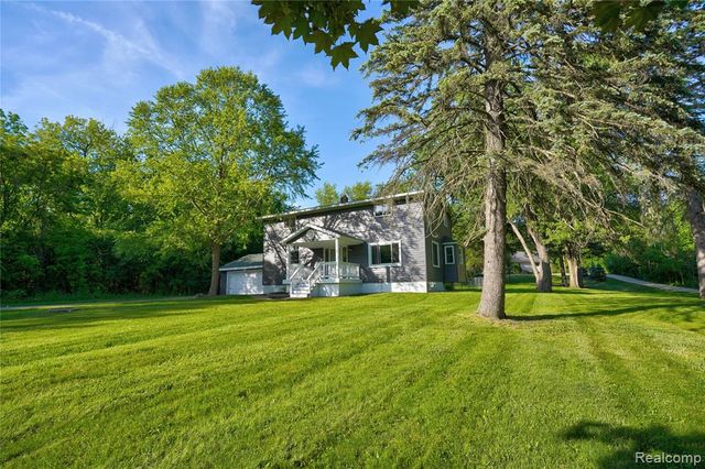 1460 W Silverbell Road, Lake Orion, MI 48359