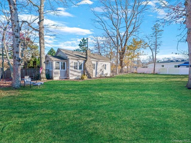 29 Parkside Avenue, Miller Place, NY 11764