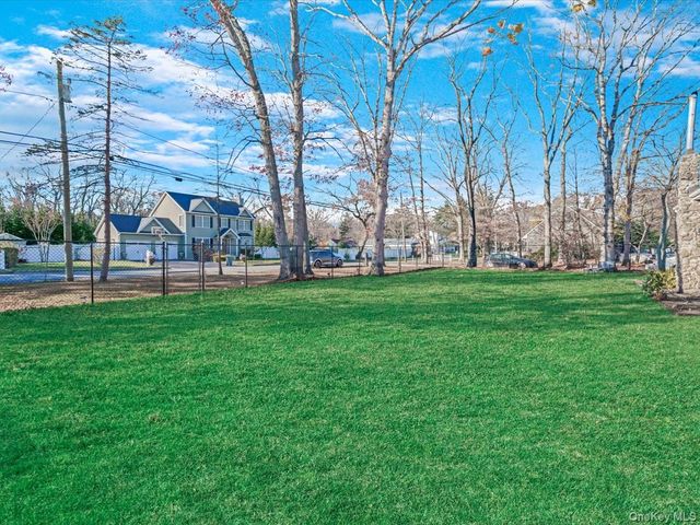 29 Parkside Avenue, Miller Place, NY 11764