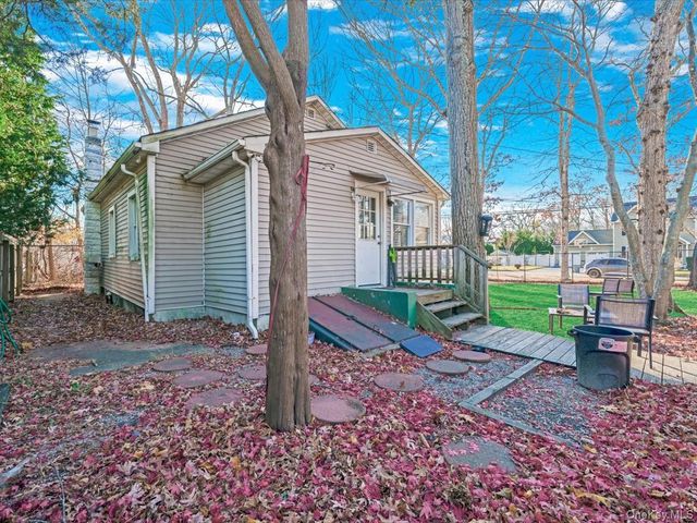 29 Parkside Avenue, Miller Place, NY 11764