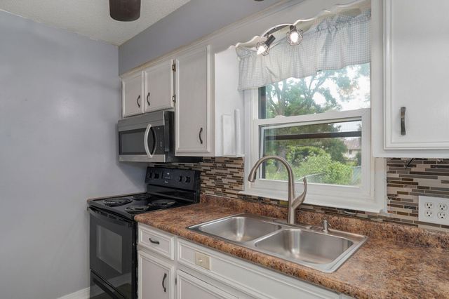 2619 E Division Street, Springfield, MO 65803