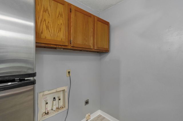 2619 E Division Street, Springfield, MO 65803