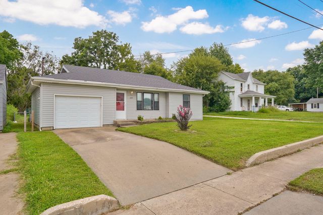 2619 E Division Street, Springfield, MO 65803