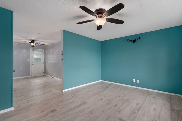 2619 E Division Street, Springfield, MO 65803