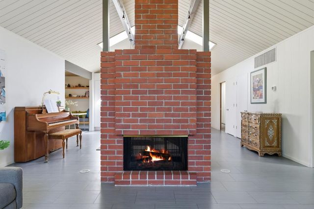 943 Trophy Drive, Mountain View, CA 94040