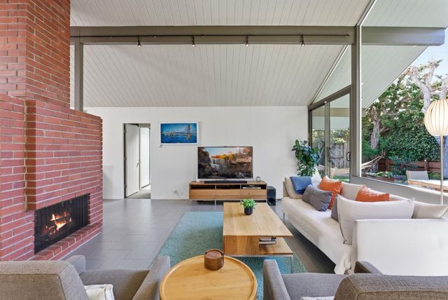 943 Trophy Drive, Mountain View, CA 94040