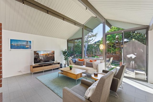 943 Trophy Drive, Mountain View, CA 94040