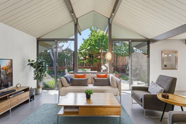 943 Trophy Drive, Mountain View, CA 94040