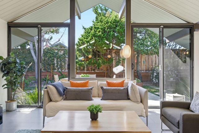 943 Trophy Drive, Mountain View, CA 94040