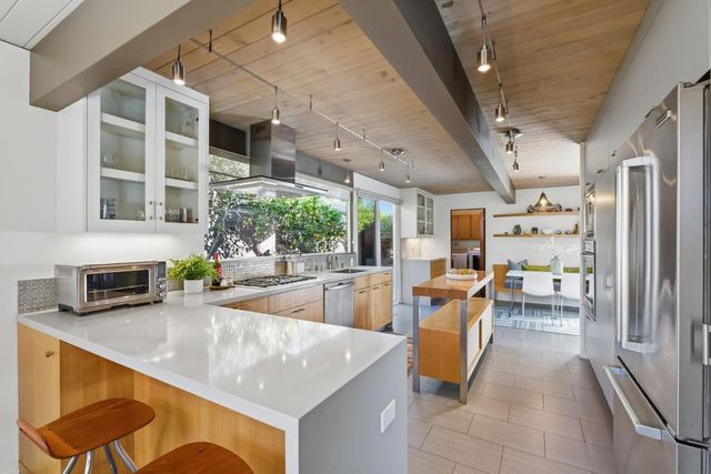 943 Trophy Drive, Mountain View, CA 94040