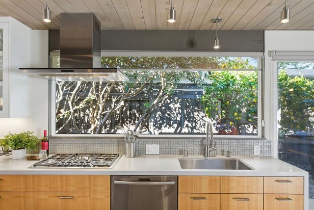 943 Trophy Drive, Mountain View, CA 94040