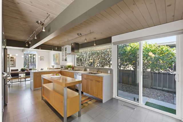 943 Trophy Drive, Mountain View, CA 94040