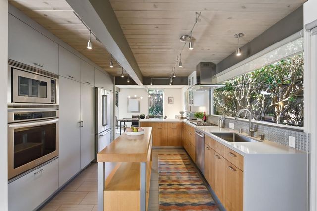 943 Trophy Drive, Mountain View, CA 94040