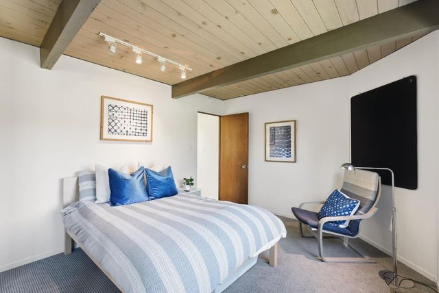 943 Trophy Drive, Mountain View, CA 94040