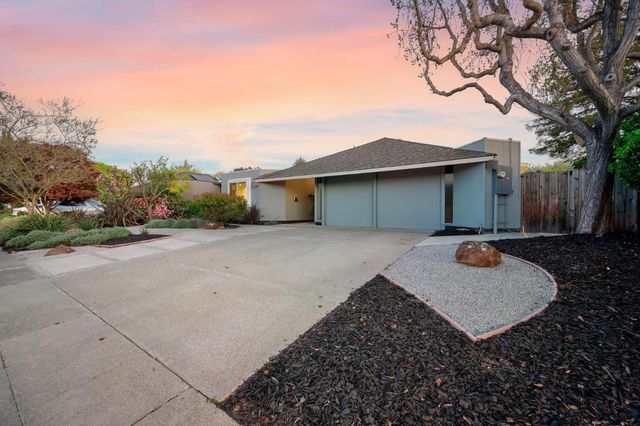 943 Trophy Drive, Mountain View, CA 94040