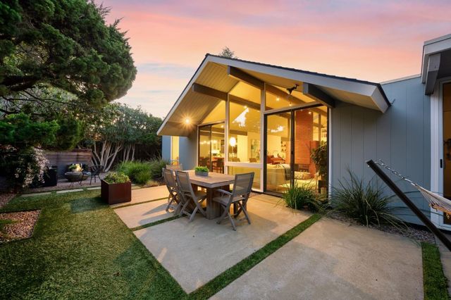 943 Trophy Drive, Mountain View, CA 94040