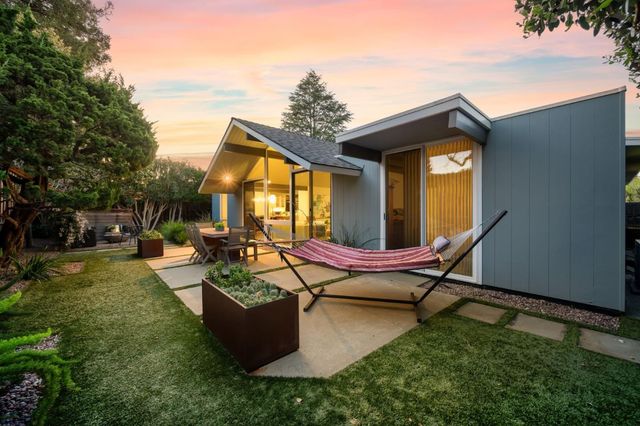 943 Trophy Drive, Mountain View, CA 94040