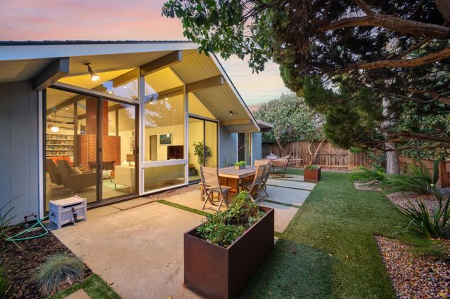 943 Trophy Drive, Mountain View, CA 94040