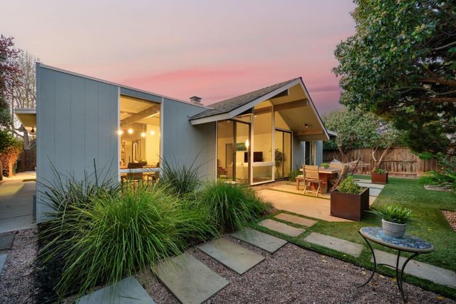 943 Trophy Drive, Mountain View, CA 94040