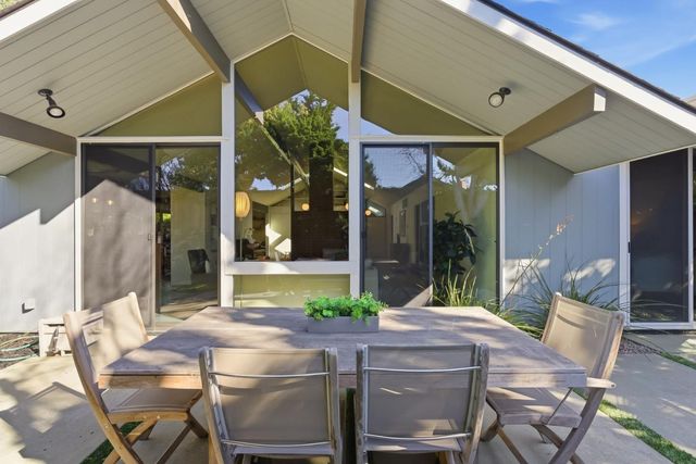 943 Trophy Drive, Mountain View, CA 94040