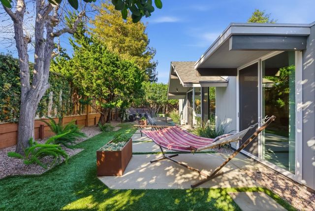 943 Trophy Drive, Mountain View, CA 94040