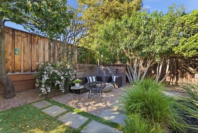 943 Trophy Drive, Mountain View, CA 94040