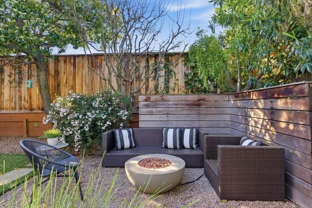 943 Trophy Drive, Mountain View, CA 94040