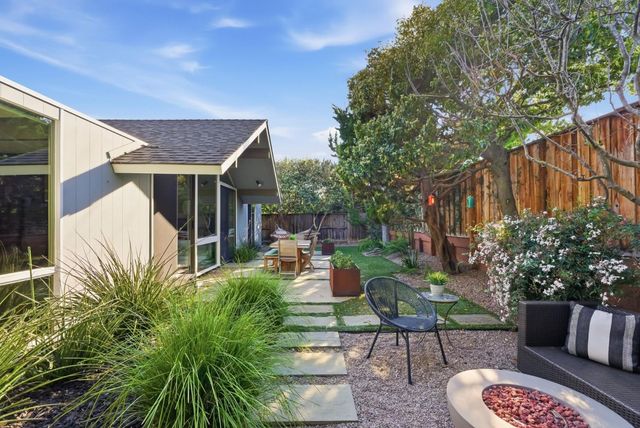 943 Trophy Drive, Mountain View, CA 94040