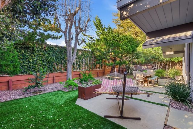 943 Trophy Drive, Mountain View, CA 94040