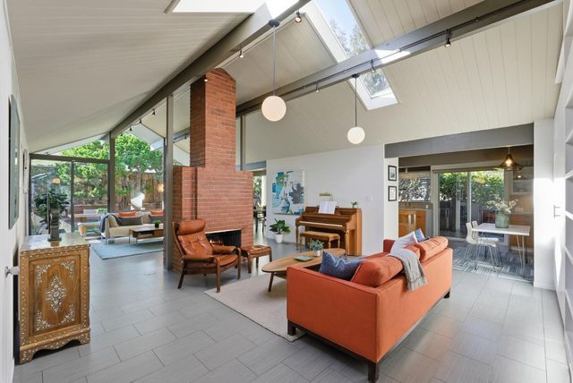 943 Trophy Drive, Mountain View, CA 94040