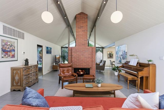 943 Trophy Drive, Mountain View, CA 94040