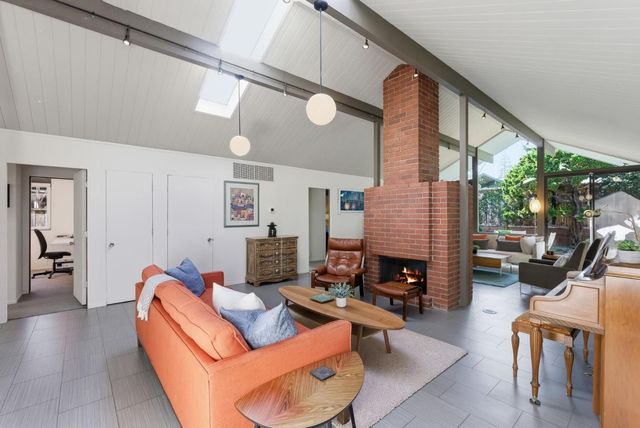 943 Trophy Drive, Mountain View, CA 94040