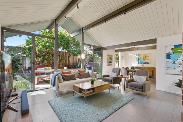 943 Trophy Drive, Mountain View, CA 94040