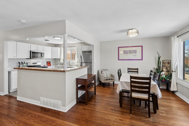 5021 Church Street 2, Skokie, IL 60077