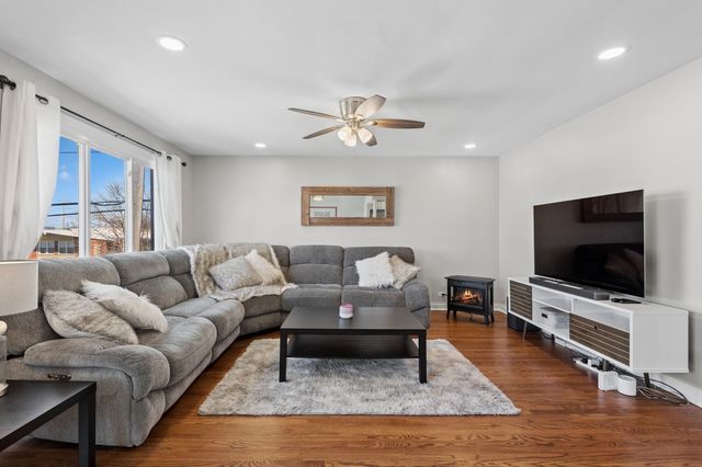 5021 Church Street 2, Skokie, IL 60077