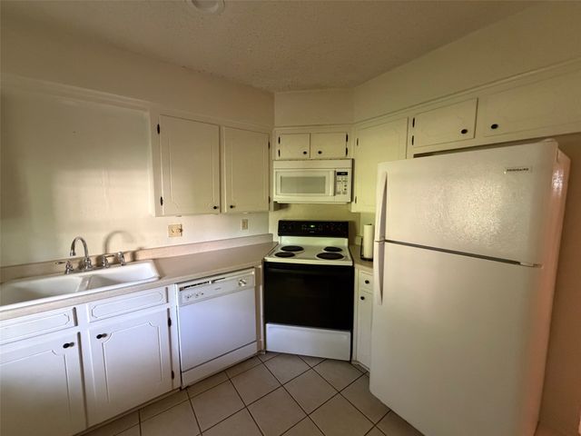 511 N Brazos Street D, Granbury, TX 76048