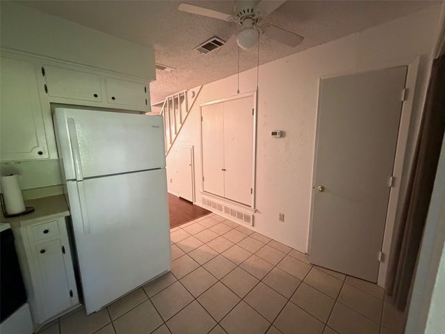 511 N Brazos Street D, Granbury, TX 76048